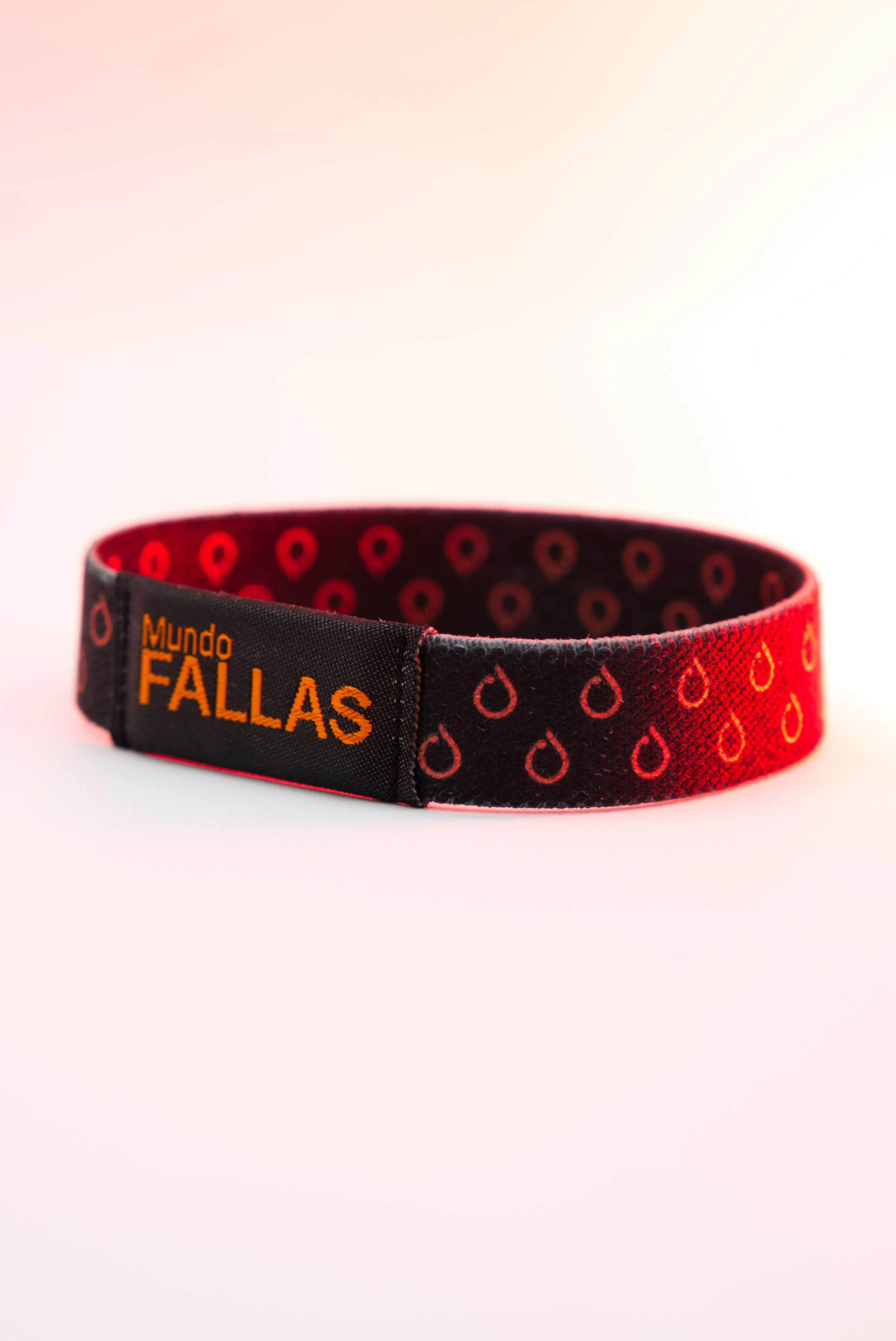 Pulsera fallera con chip NFC integrado